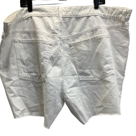 Old Navy Size 24W Plus Size High Rise Slouchy Straight White Jean Shorts. New - Picture 2 of 5